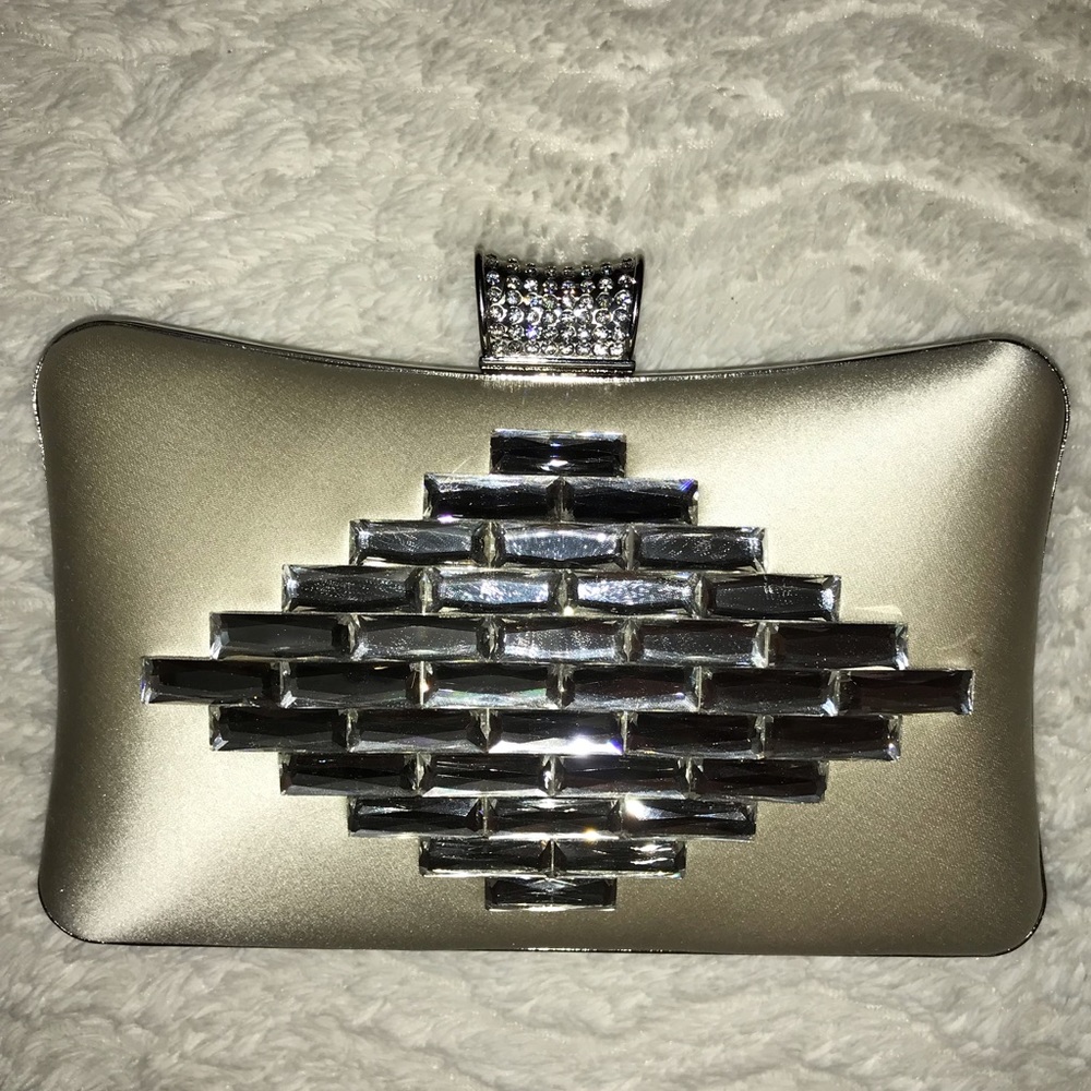 Badgley Mischka Jeweled Snap Clutch Ivory